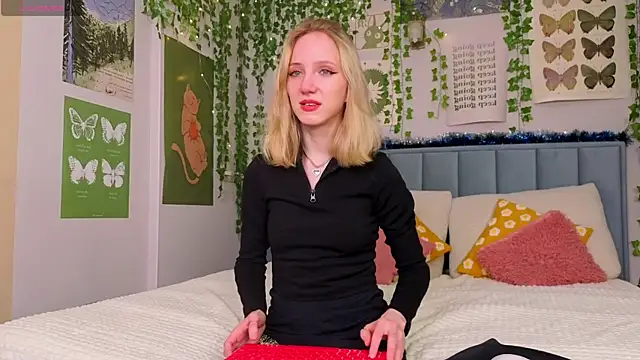 Snapshot of EmmaNovak chatting on January 9, 11:46 am EmmaNovak online show from January 9, 11:46 am