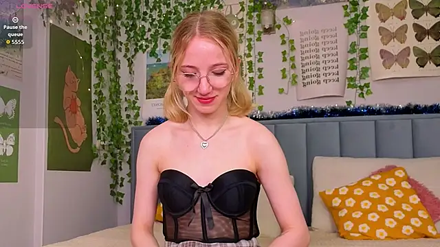 Snapshot of EmmaNovak chatting on January 19, 12:09 pm EmmaNovak online show from January 19, 12:09 pm