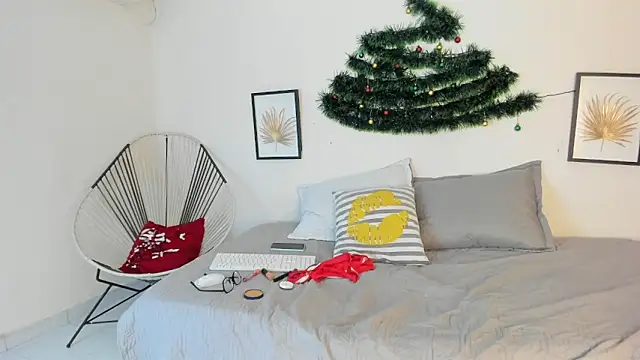  Miaa khalifa  online show from December 14, 1:16 pm