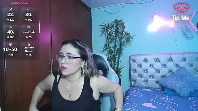 Snapshot of noelia_milf19 chatting on June 11, 1:05 am noelia milf19 online show from June 11, 1:05 am