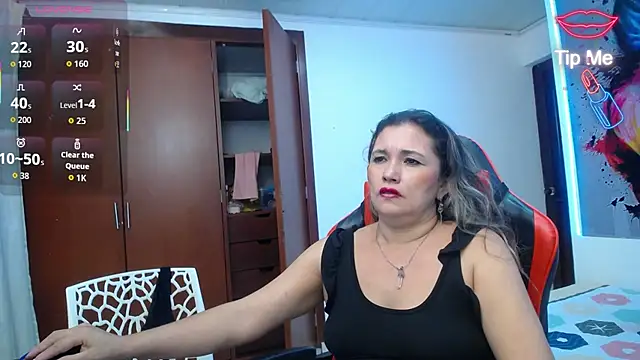 Snapshot of noelia_milf19 chatting on July 6, 10:12 am noelia milf19 online show from July 6, 10:12 am