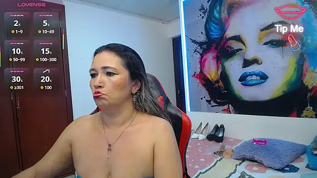 Snapshot of noelia_milf19 chatting on July 7, 1:52 am noelia milf19 online show from July 7, 1:52 am