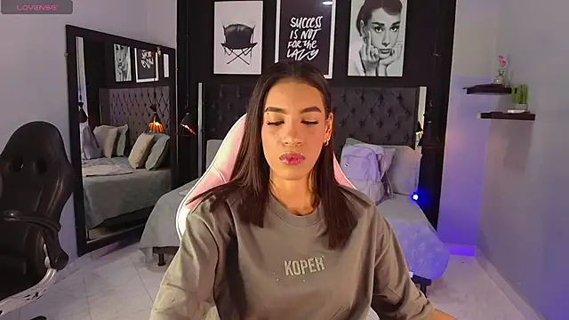 kitty collins  online show from December 14, 11:37 am