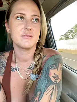 Snapshot of OdetteDelane chatting on October 17, 7:11 am OdetteDelane online show from October 17, 7:11 am