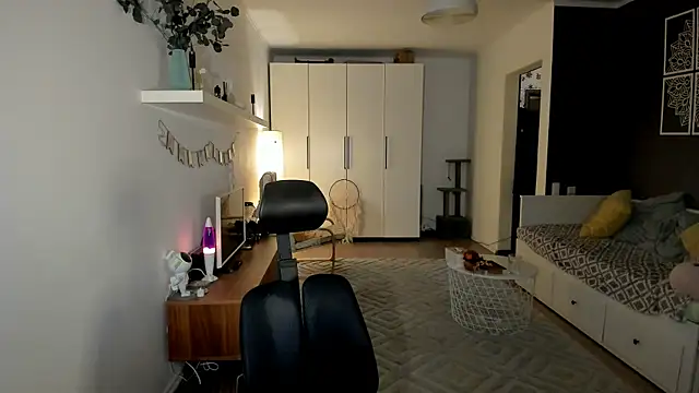 Snapshot of Bear_Beer130 chatting on October 13, 4:29 pm Bear Beer130 online show from October 13, 4:29 pm