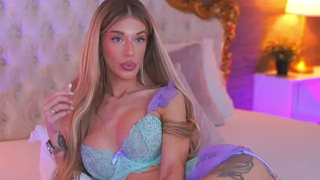 EllieRedd online show from October 27, 9:57 am