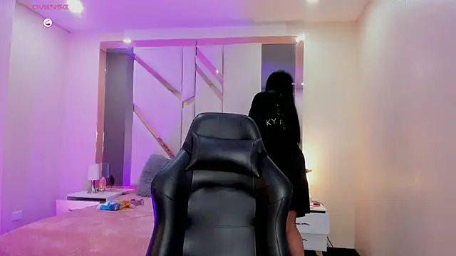 Snapshot of EmmaStonns chatting on September 19, 2:18 pm EmmaStonns online show from September 19, 2:18 pm