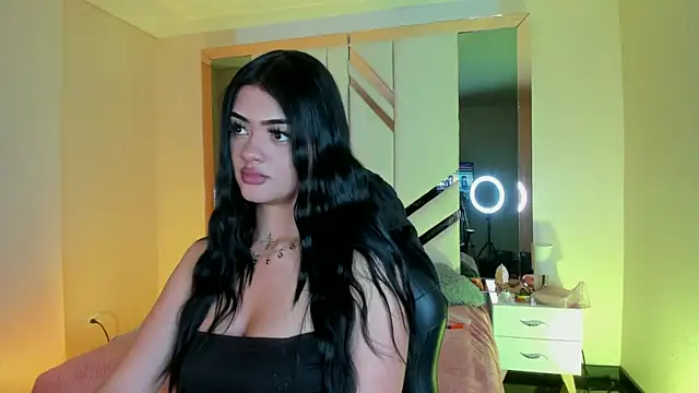 Snapshot of EmmaStonns chatting on November 3, 3:35 pm EmmaStonns online show from November 3, 3:35 pm