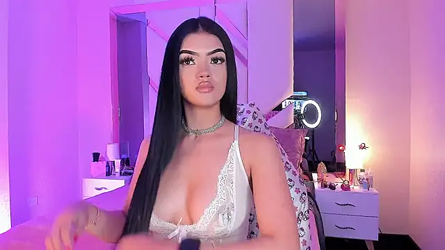 Snapshot of EmmaStonns chatting on November 29, 8:23 pm EmmaStonns online show from November 29, 8:23 pm