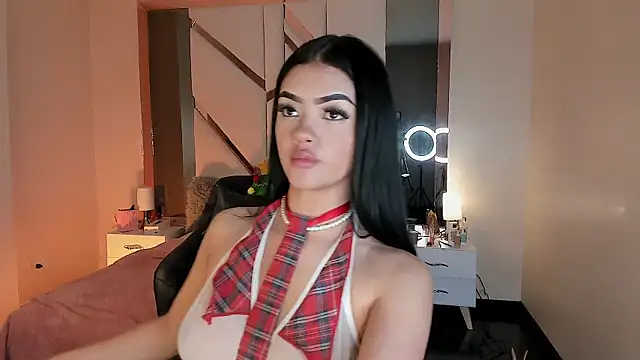 Snapshot of EmmaStonns chatting on December 16, 10:53 am EmmaStonns online show from December 16, 10:53 am