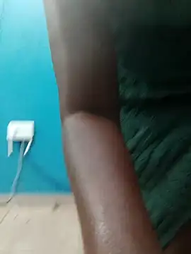 DarkQueen 94 online show from November 3, 8:10 pm