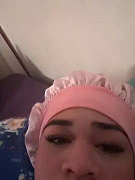 Snapshot of hotqueen02 chatting on April 15, 10:10 pm hotqueen02 online show from April 15, 10:10 pm