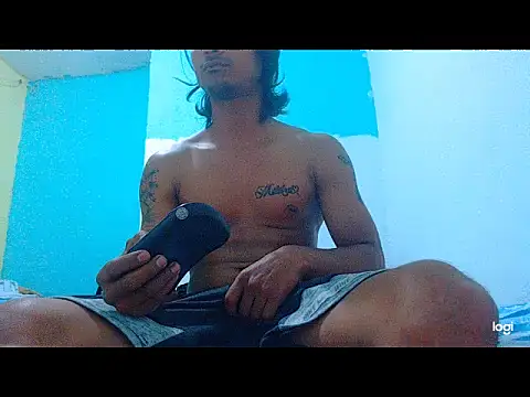 Snapshot of davidcutterr chatting on May 1, 12:37 am davidcutterr online show from May 1, 12:37 am