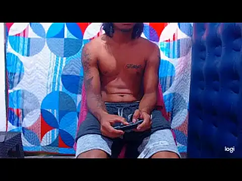Snapshot of davidcutterr chatting on June 5, 3:51 pm davidcutterr online show from June 5, 3:51 pm