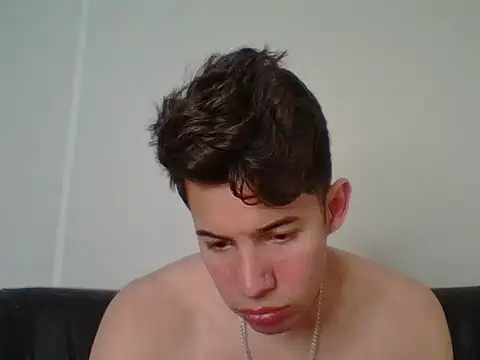 Snapshot of Maxtaylor18 chatting on November 4, 2:43 am Maxtaylor18 online show from November 4, 2:43 am