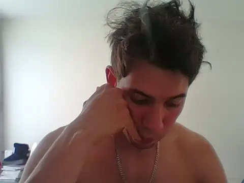 Maxtaylor18 online show from February 18, 9:00 pm