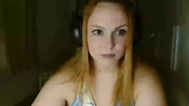 Snapshot of iara_foxy chatting on October 26, 1:22 am iara foxy online show from October 26, 1:22 am
