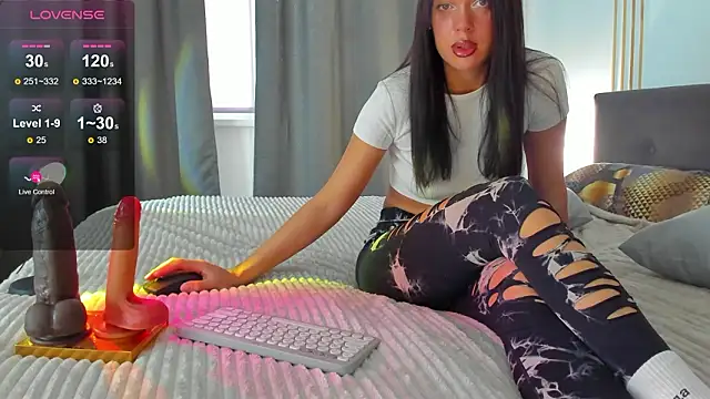 Snapshot of Luckydicewow1 chatting on February 18, 7:15 am Luckydicewow1 online show from February 18, 7:15 am