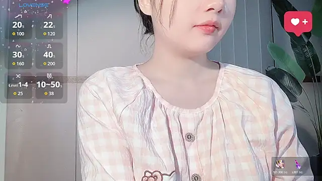 Snapshot of LINNIE05 chatting on November 29, 8:39 am LINNIE05 online show from November 29, 8:39 am