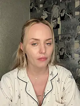 LiluMoon   online show from March 30, 8:10 pm