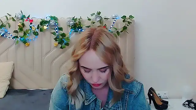 LiluMoon   online show from April 29, 4:33 pm