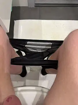 Snapshot of myPriority01 chatting on October 24, 4:25 pm myPriority01 online show from October 24, 4:25 pm