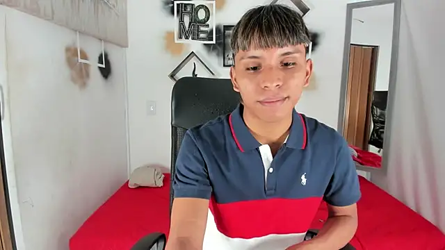 Snapshot of tyler_twink_boy chatting on October 12, 12:48 pm tyler twink boy online show from October 12, 12:48 pm