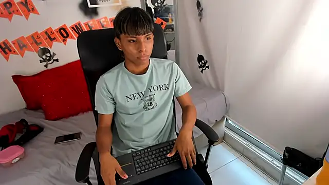 tyler twink boy online show from October 26, 12:44 pm