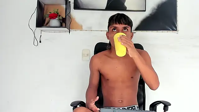 tyler twink boy online show from November 15, 12:56 pm