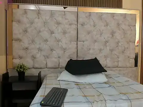 shantall 05 online show from April 11, 5:50 pm