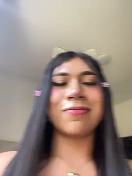 Snapshot of LiaSaenz27 chatting on October 18, 9:15 pm LiaSaenz27 online show from October 18, 9:15 pm