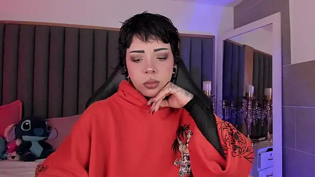 misstomie  online show from December 3, 4:05 pm