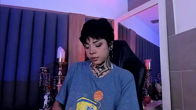 misstomie  online show from March 26, 7:14 am