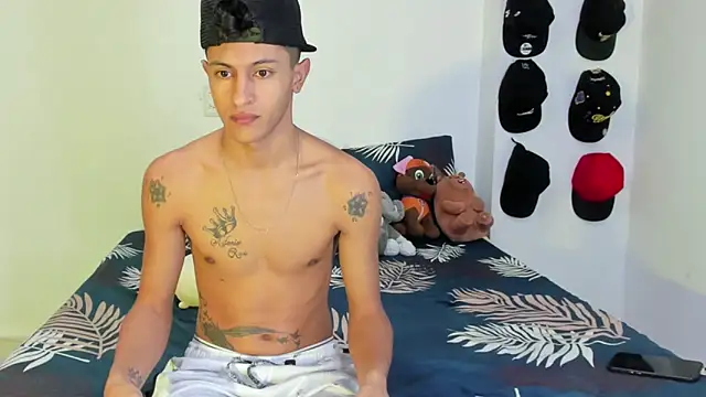 gustavo saaled19  online show from October 31, 5:58 pm