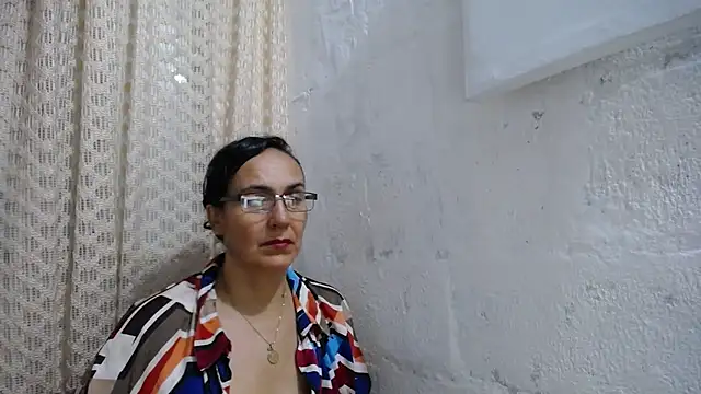 gabbyparker  online show from October 31, 10:00 pm