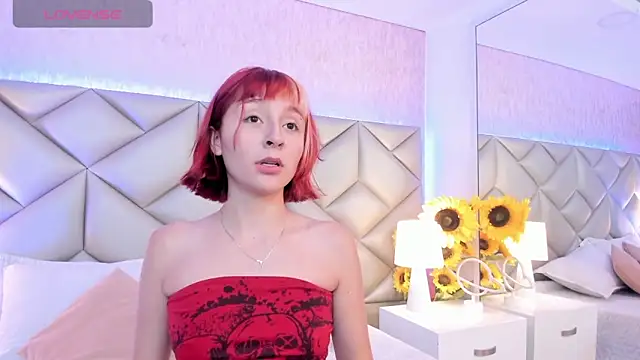 dafnne hall online show from December 18, 4:51 am