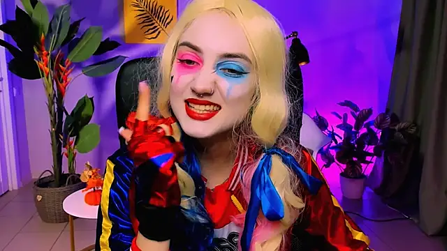 olivianorton online show from October 31, 3:02 pm