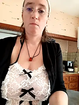 Sophierob1 online show from September 9, 10:59 am