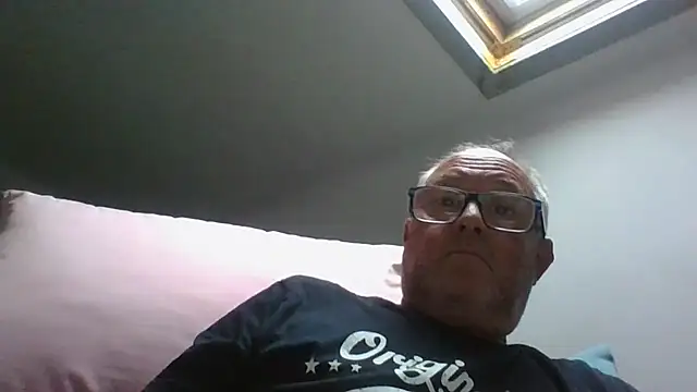 Snapshot of naughtygrandad1 chatting on July 6, 6:43 pm naughtygrandad1 online show from July 6, 6:43 pm