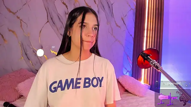 Emmiicute online show from November 25, 8:31 pm