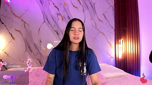 Emmiicute online show from February 19, 8:27 pm