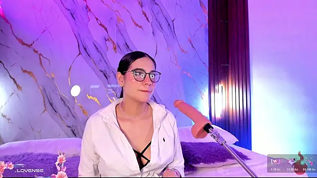 Emmiicute online show from April 7, 8:09 pm