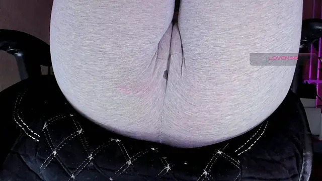 Cameltoe squirt inPants online show from October 20, 3:34 pm