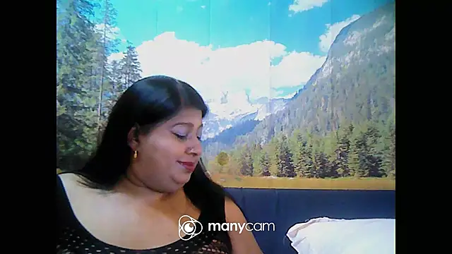 Snapshot of indianhoney694u chatting on January 21, 5:05 am indianhoney694u online show from January 21, 5:05 am