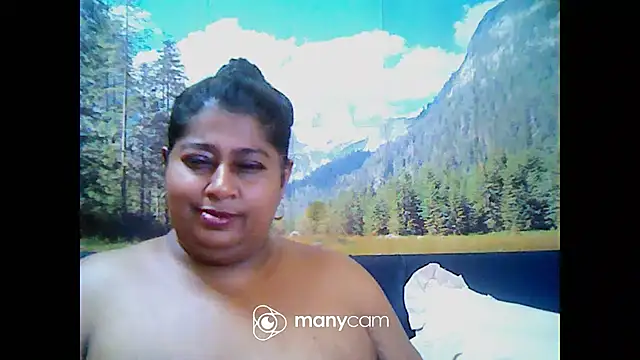 Snapshot of indianhoney694u chatting on February 18, 1:55 pm indianhoney694u online show from February 18, 1:55 pm