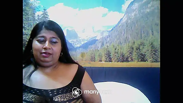 Snapshot of indianhoney694u chatting on February 19, 8:44 am indianhoney694u online show from February 19, 8:44 am