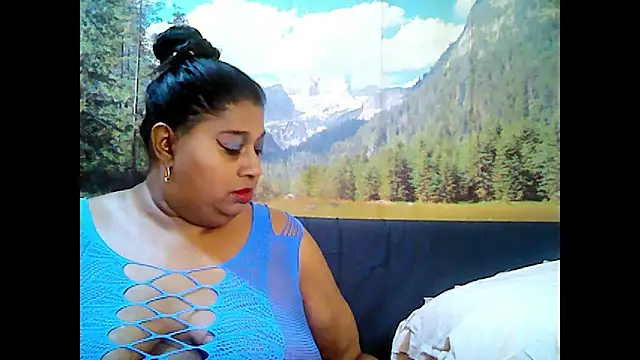 Snapshot of indianhoney694u chatting on September 19, 5:20 am indianhoney694u online show from September 19, 5:20 am