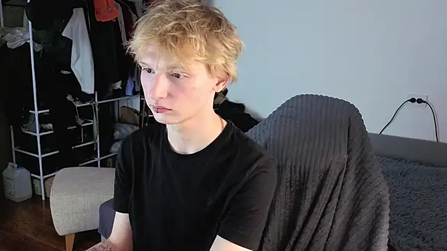 Snapshot of Your_avatar chatting on October 22, 11:15 pm Your avatar online show from October 22, 11:15 pm