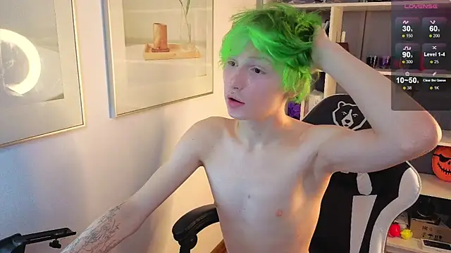 Snapshot of Your_avatar chatting on November 20, 1:28 am Your avatar online show from November 20, 1:28 am