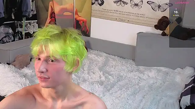 Snapshot of Your_avatar chatting on November 25, 12:38 pm Your avatar online show from November 25, 12:38 pm